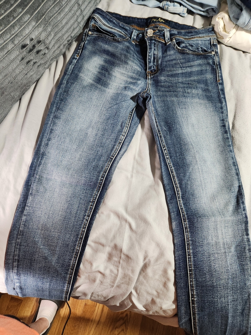 Indigo Rein Women’s Faded Blue Straight Leg Jeans